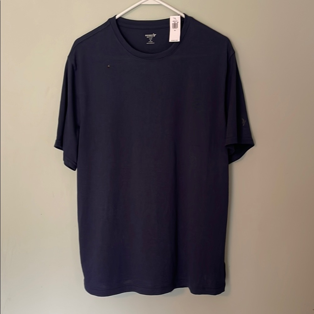 Old Navy Men's Navy Blue T-Shirt. Soft and thin material